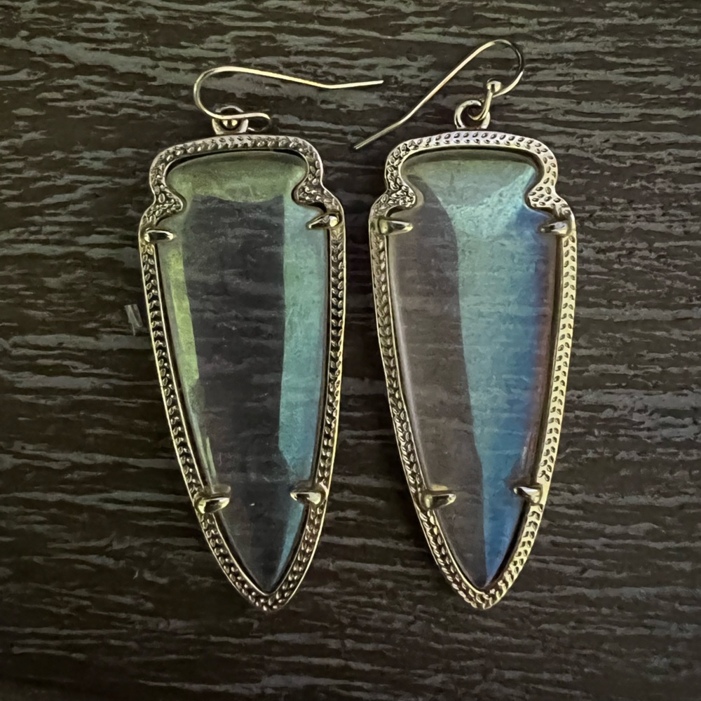 RARE. Kendra Scott Arrowhead Clear Iridescent Earrings